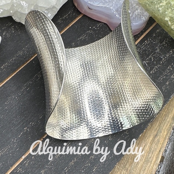 Chunky maximalist cuff statement silver bracelet - Picture 2 of 6